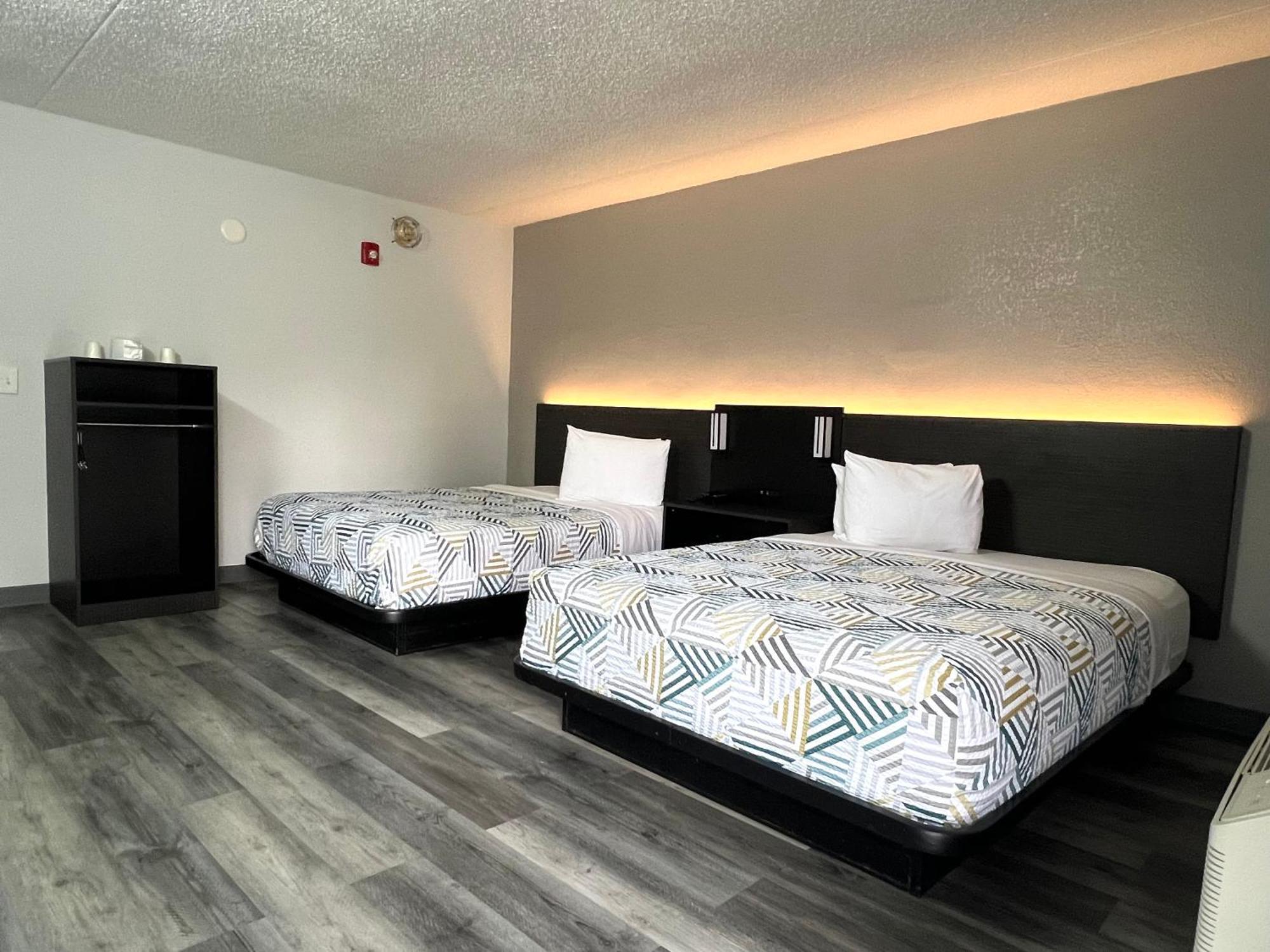 Hotel 6-middleburg Heights, Oh - Cleveland Middleburg Heights
